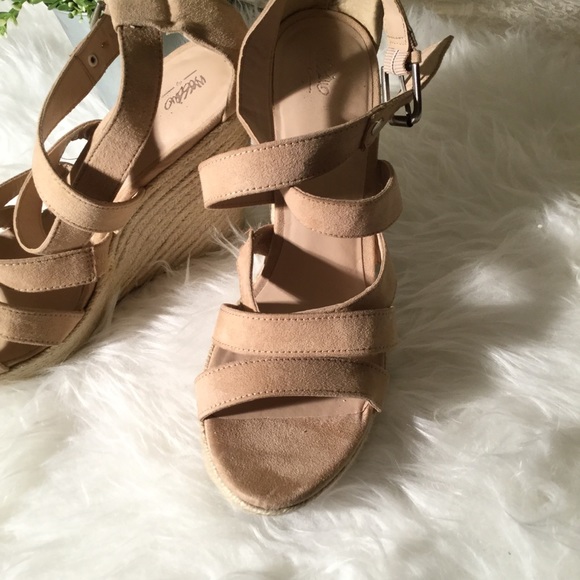 Mossimo tan espadrilles 9 - Picture 2 of 7